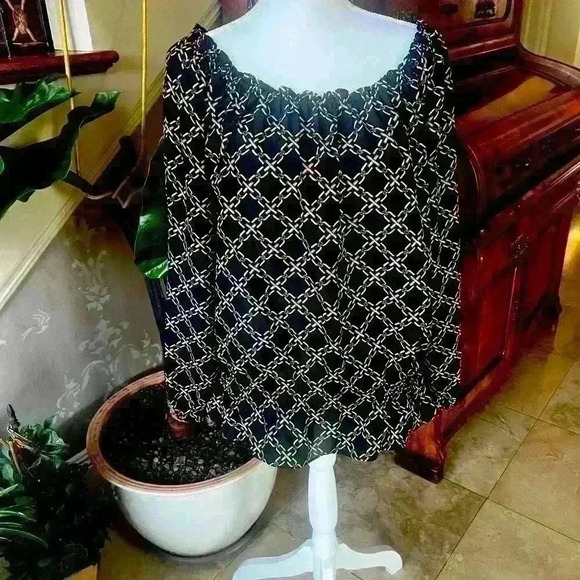 Michael Kors ladies blouse Large black w gold chain print long sleeve Exc Cond - Picture 6 of 8